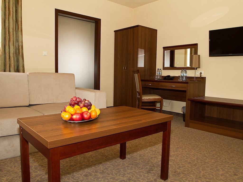 Hotel Miodowy Mlyn Opatow  Δωμάτιο φωτογραφία