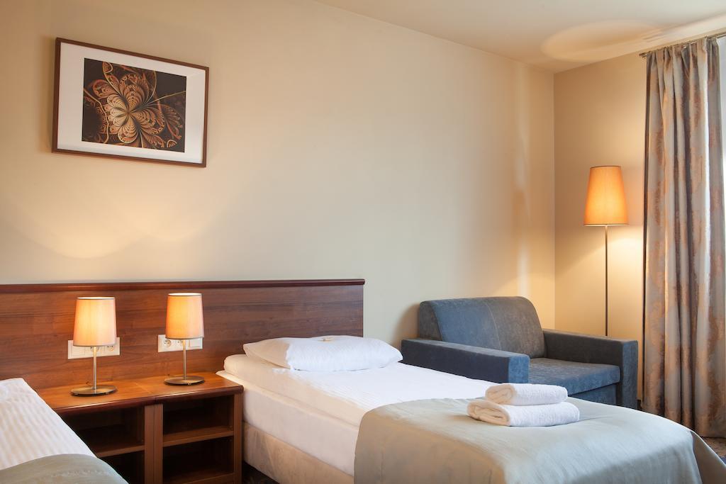 Hotel Miodowy Mlyn Opatow  Δωμάτιο φωτογραφία