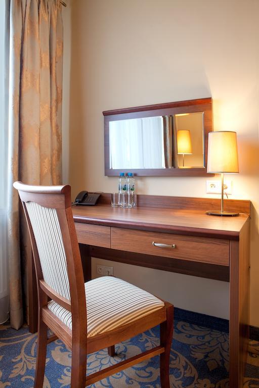 Hotel Miodowy Mlyn Opatow  Δωμάτιο φωτογραφία