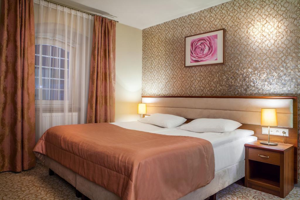 Hotel Miodowy Mlyn Opatow  Δωμάτιο φωτογραφία