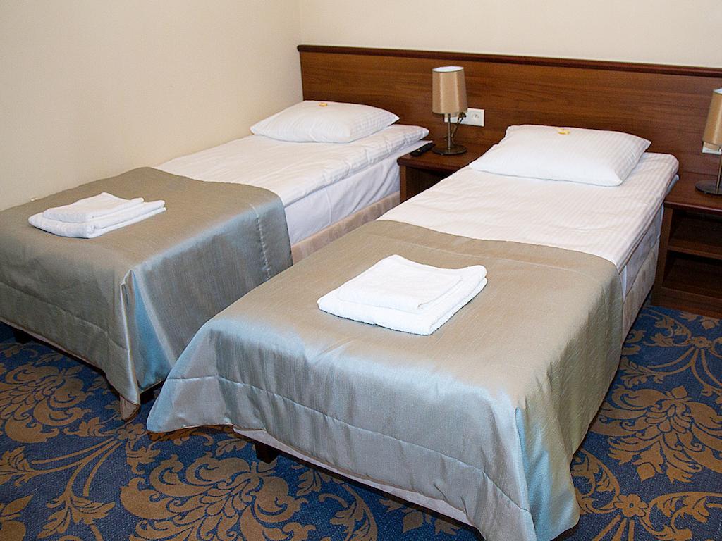 Hotel Miodowy Mlyn Opatow  Δωμάτιο φωτογραφία
