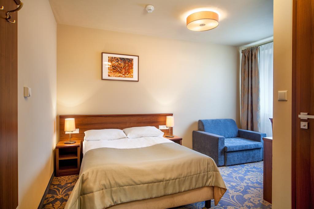 Hotel Miodowy Mlyn Opatow  Δωμάτιο φωτογραφία