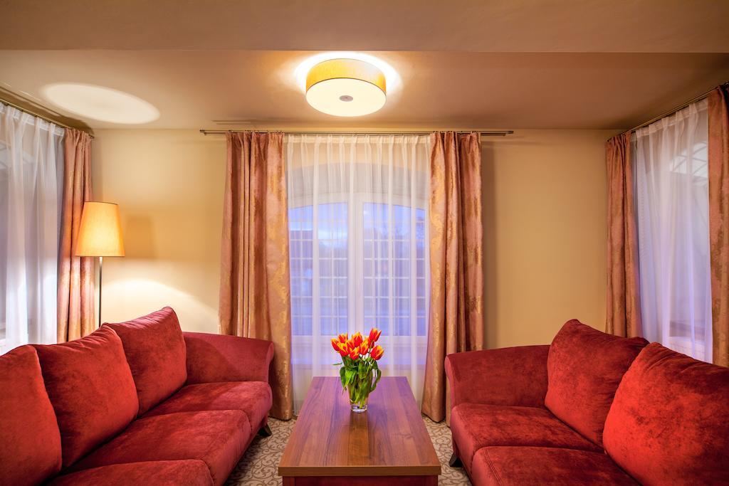 Hotel Miodowy Mlyn Opatow  Δωμάτιο φωτογραφία