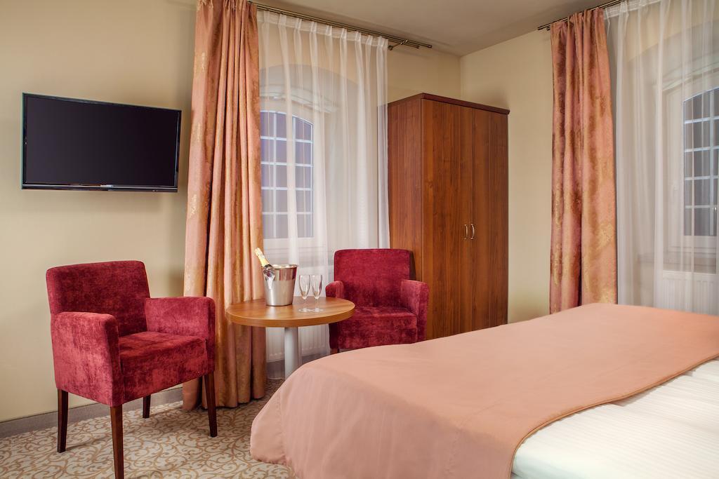Hotel Miodowy Mlyn Opatow  Δωμάτιο φωτογραφία